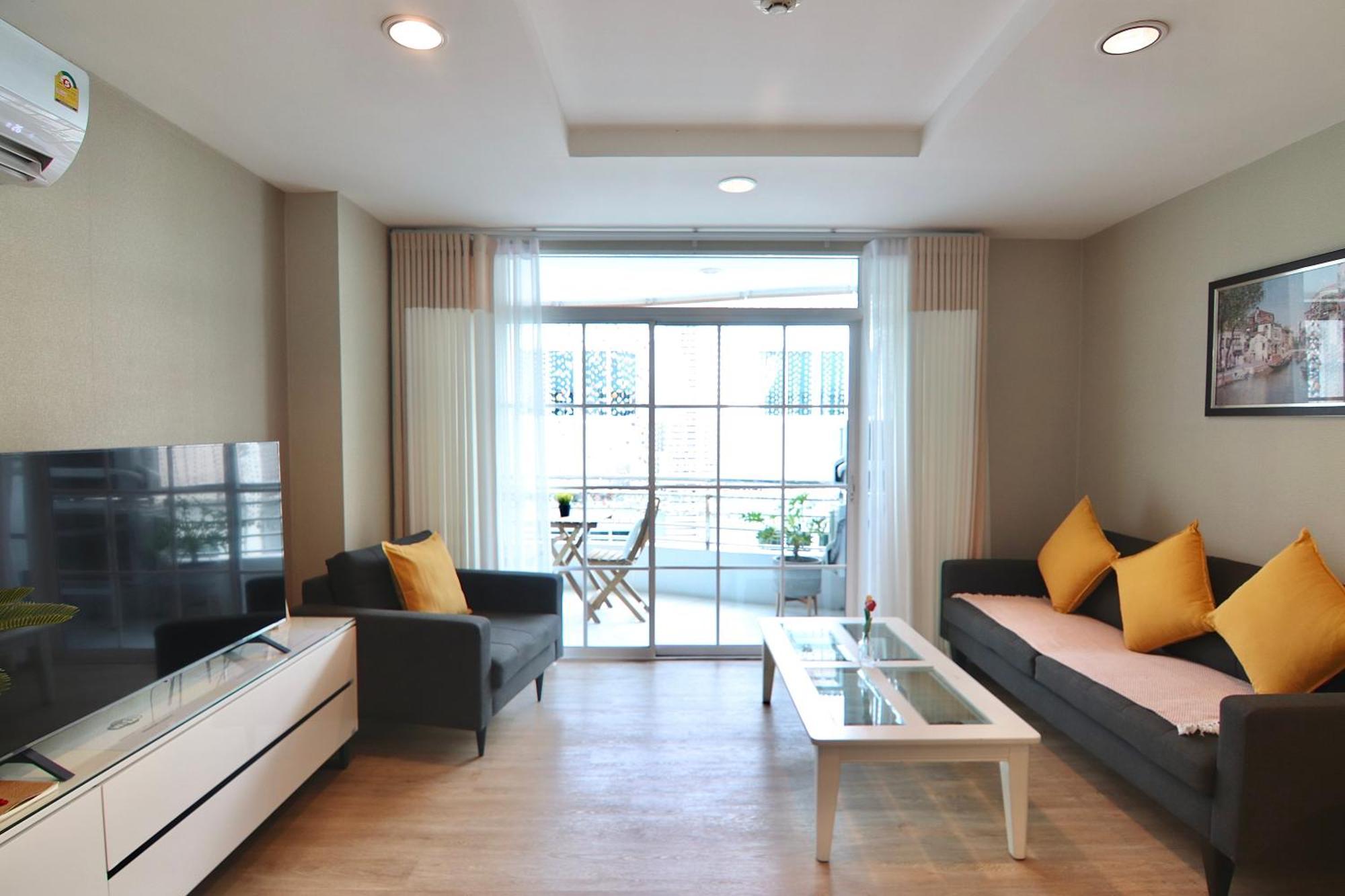 The Beach Bangsaen By Thanthita Next To Wonnapa Beach Free Disney Plus Exteriör bild