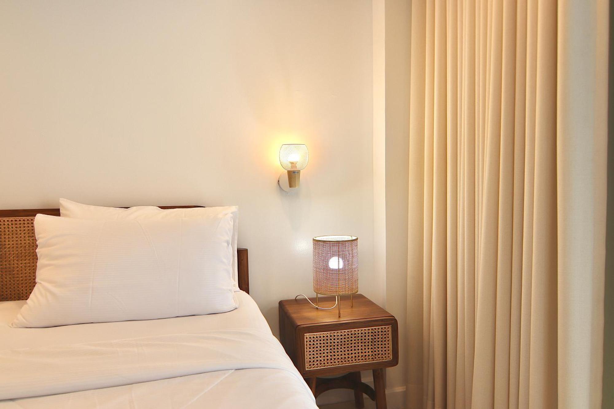 The Beach Bangsaen By Thanthita Next To Wonnapa Beach Free Disney Plus Exteriör bild