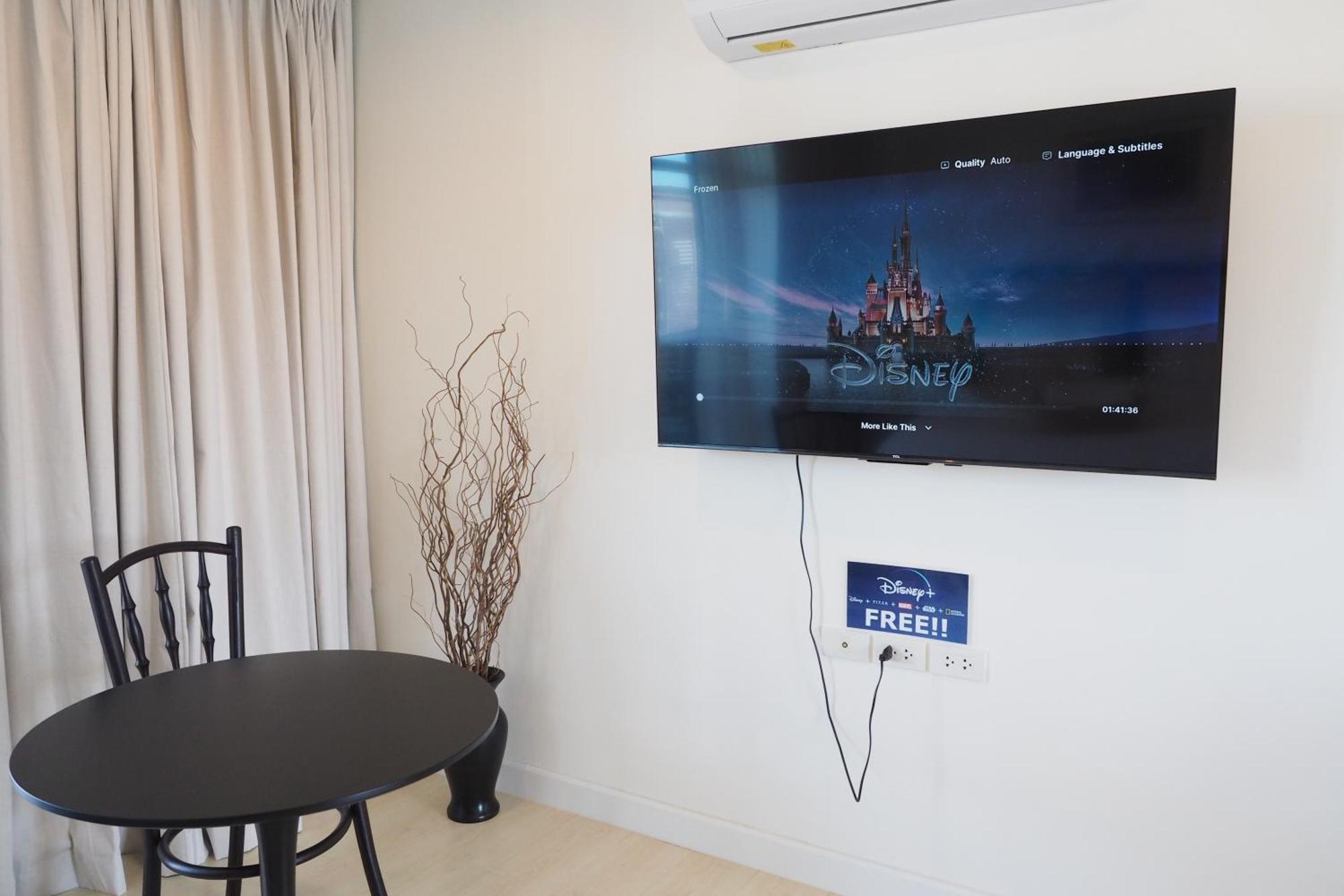 The Beach Bangsaen By Thanthita Next To Wonnapa Beach Free Disney Plus Exteriör bild