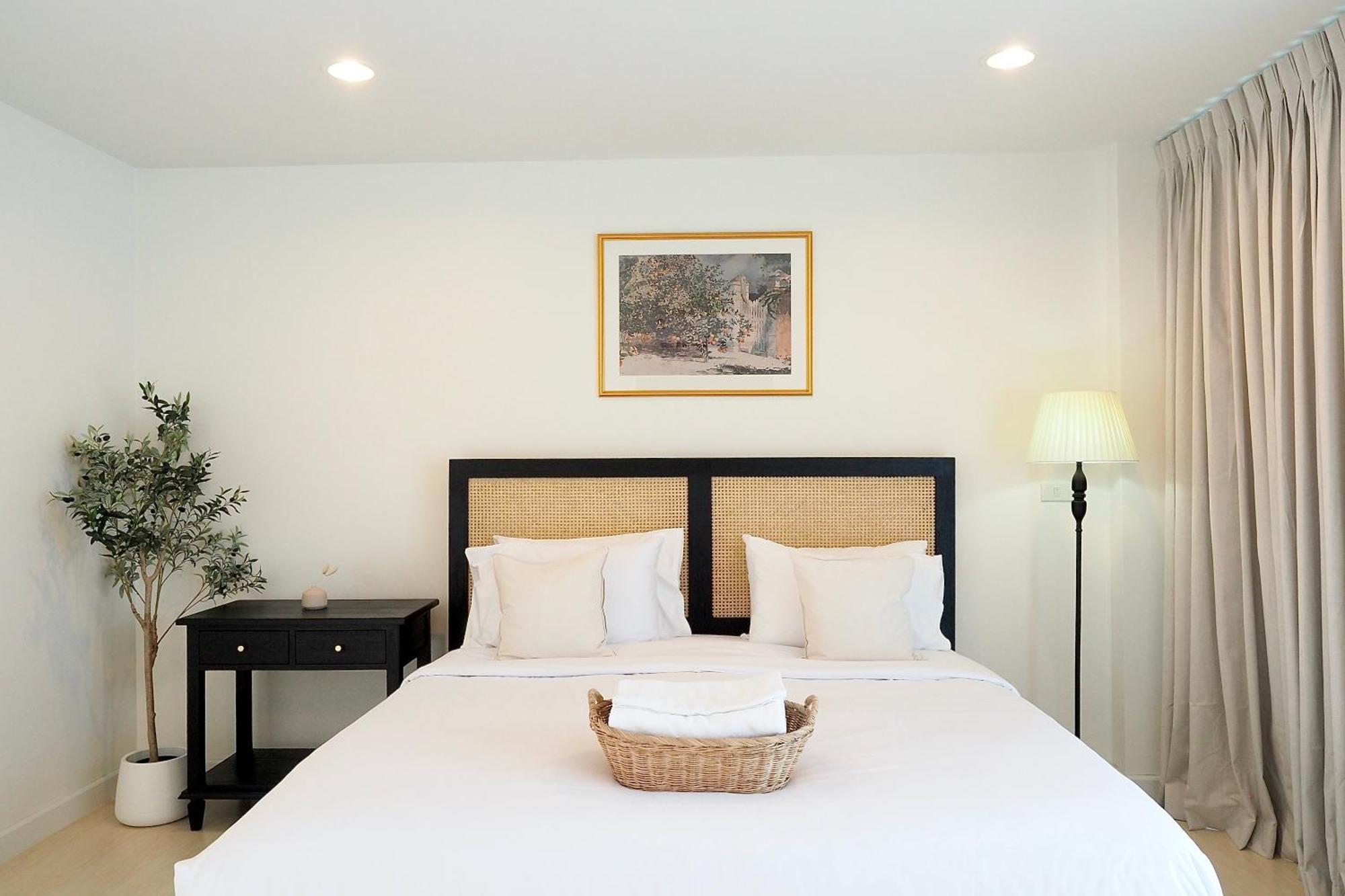The Beach Bangsaen By Thanthita Next To Wonnapa Beach Free Disney Plus Exteriör bild