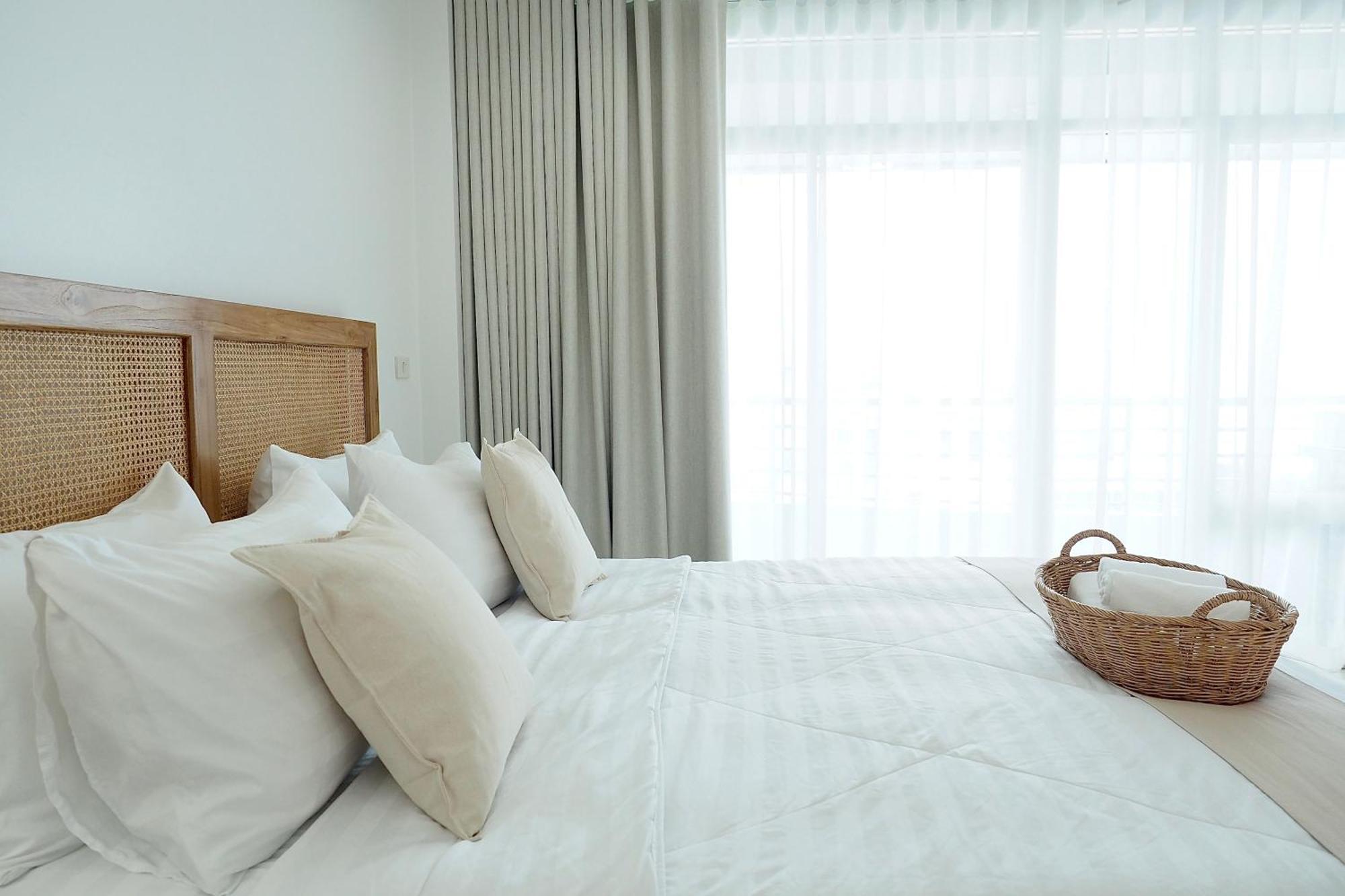 The Beach Bangsaen By Thanthita Next To Wonnapa Beach Free Disney Plus Exteriör bild
