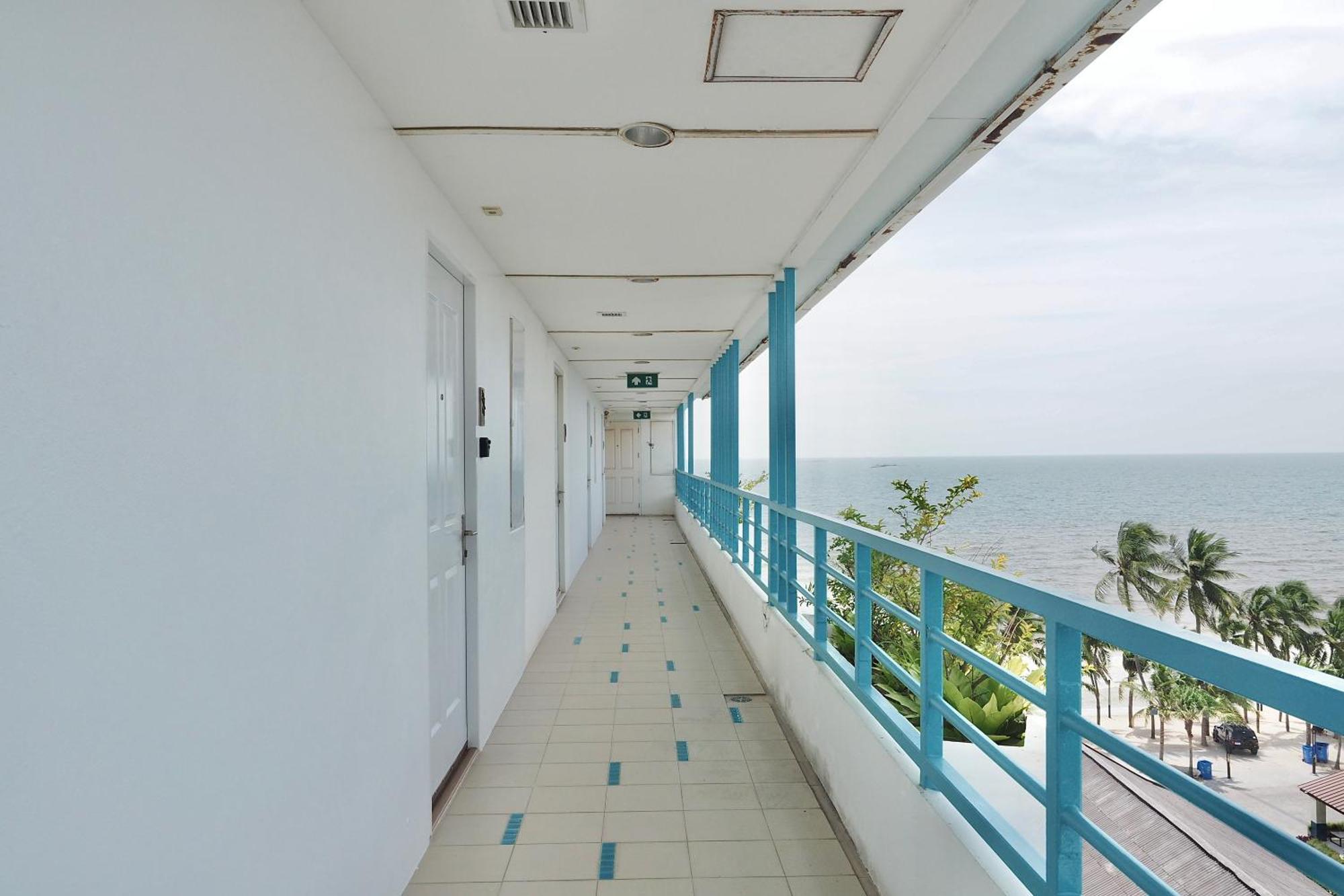 The Beach Bangsaen By Thanthita Next To Wonnapa Beach Free Disney Plus Exteriör bild