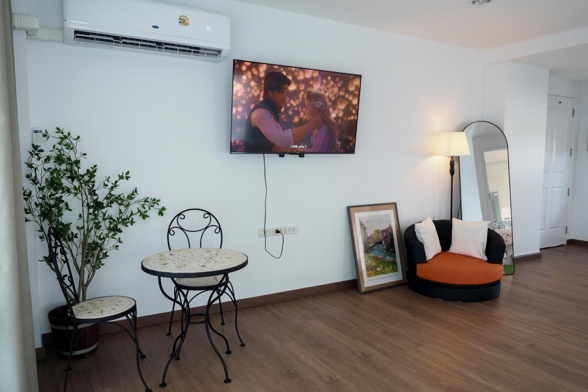 The Beach Bangsaen By Thanthita Next To Wonnapa Beach Free Disney Plus Exteriör bild