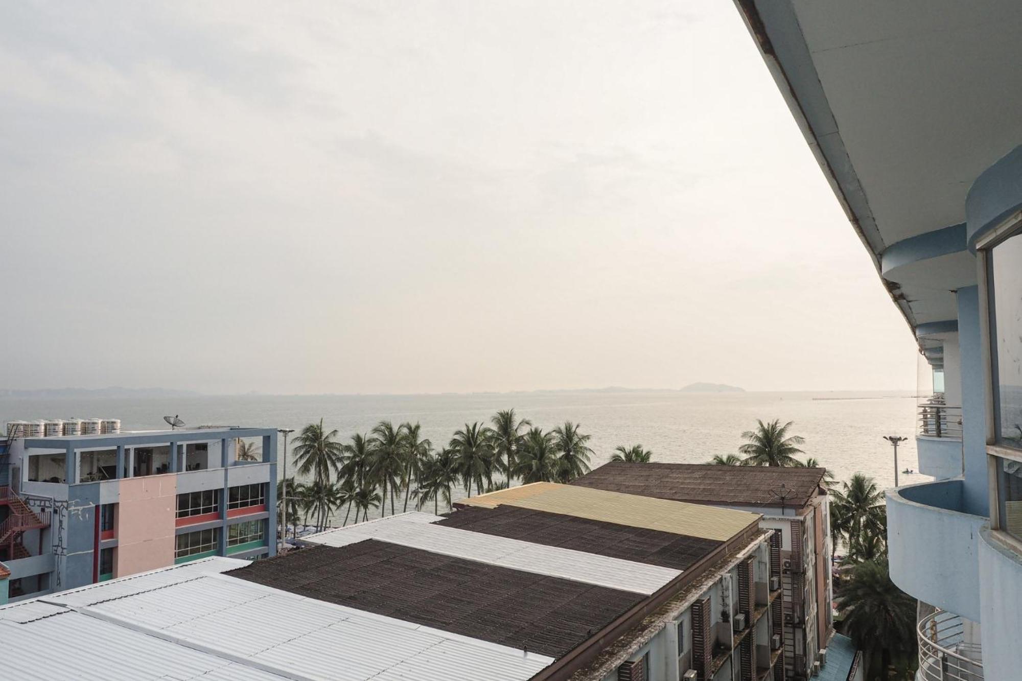 The Beach Bangsaen By Thanthita Next To Wonnapa Beach Free Disney Plus Exteriör bild
