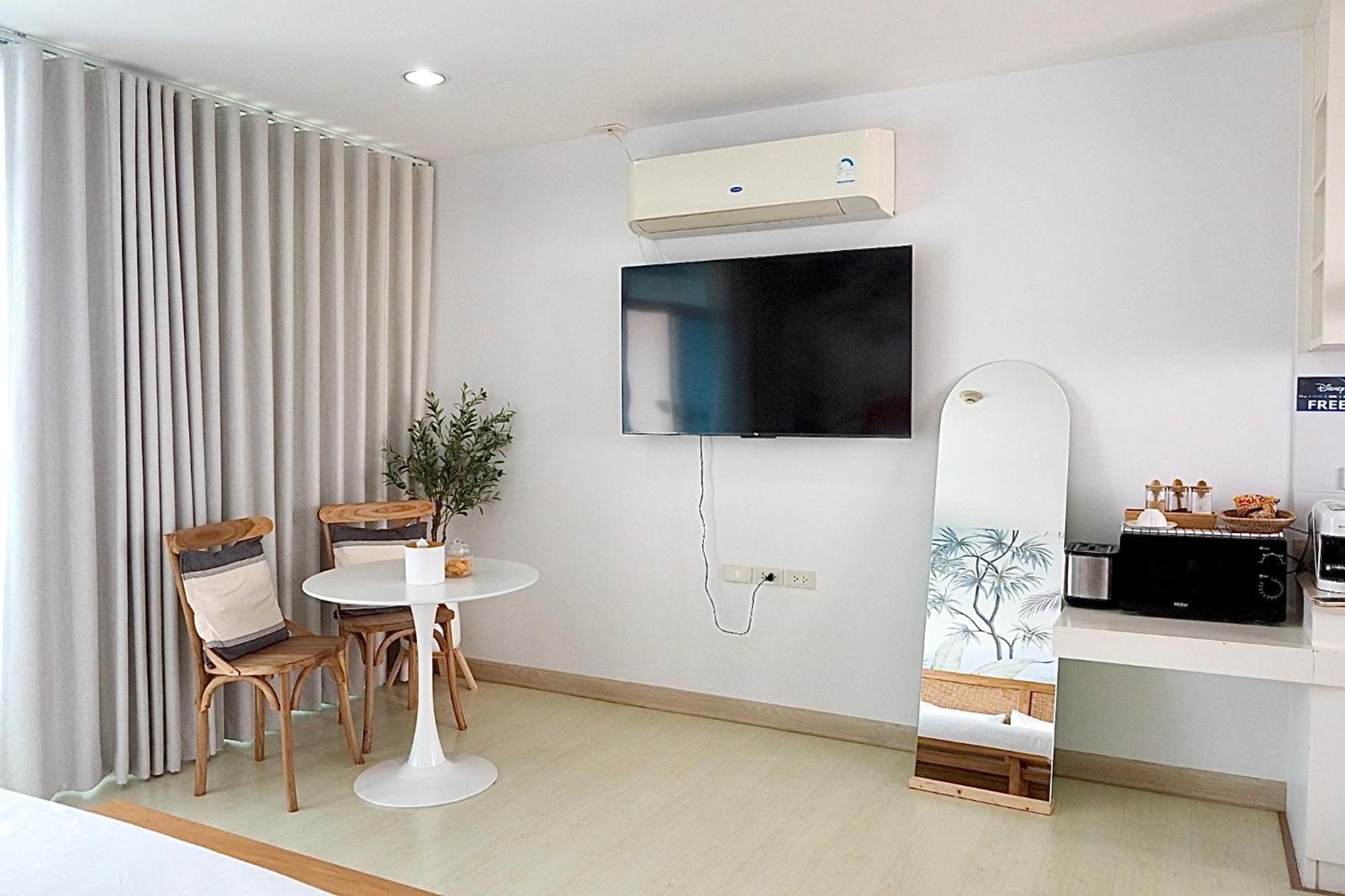 The Beach Bangsaen By Thanthita Next To Wonnapa Beach Free Disney Plus Exteriör bild